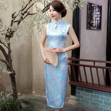 Muatkan imej ke dalam penonton Galeri, Sleeveless Brocade Traditional Cheongsam Floral Chinese Dress
