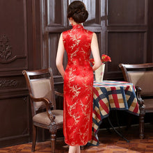 Muatkan imej ke dalam penonton Galeri, Sleeveless Brocade Traditional Cheongsam Floral Chinese Dress
