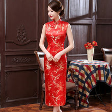 Muatkan imej ke dalam penonton Galeri, Sleeveless Brocade Traditional Cheongsam Floral Chinese Dress
