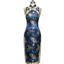 Muatkan imej ke dalam penonton Galeri, Traditional Brocade Long Cheongsam Floral Chinese Dress
