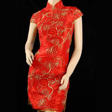 Muatkan imej ke dalam penonton Galeri, Taffeta Floral Appliques &amp; Sequins Cheongsam Chinese Dress
