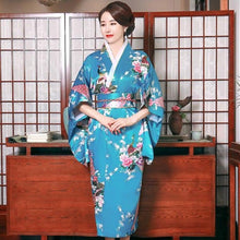 Muatkan imej ke dalam penonton Galeri, Peacock Pattern Traditional Japanese Kimono
