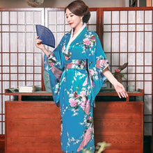 Muatkan imej ke dalam penonton Galeri, Peacock Pattern Traditional Japanese Kimono
