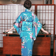 Muatkan imej ke dalam penonton Galeri, Peacock Pattern Traditional Japanese Kimono
