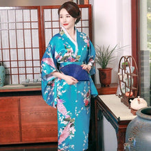 Muatkan imej ke dalam penonton Galeri, Peacock Pattern Traditional Japanese Kimono
