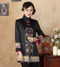 Muatkan imej ke dalam penonton Galeri, Stand Collar Floral Embroidery Silk Blend Chinese Wind Coat
