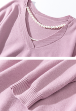 Muatkan imej ke dalam penonton Galeri, Annabelle&#39;s Pearl Knit Jumper
