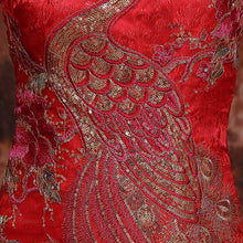 Muatkan imej ke dalam penonton Galeri, Phoenix Embroidery Brocade Cheongsam Chinese Wedding Dress
