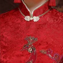 Muatkan imej ke dalam penonton Galeri, Phoenix Embroidery Brocade Cheongsam Chinese Wedding Dress
