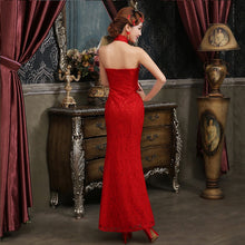 Muatkan imej ke dalam penonton Galeri, Halter Top Phoenix Embroidery Mermaid Chinese Wedding Dress
