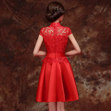 Muatkan imej ke dalam penonton Galeri, Mandarin Collar Lace Top Satin Skirt Chinese Wedding Dress
