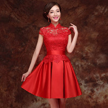 Muatkan imej ke dalam penonton Galeri, Mandarin Collar Lace Top Satin Skirt Chinese Wedding Dress
