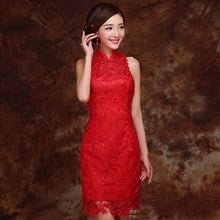 Muatkan imej ke dalam penonton Galeri, Mandarin Collar Sleeveless Lace Chinese Wedding Dress
