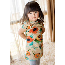 Muatkan imej ke dalam penonton Galeri, Cap Sleeve Signature Cotton Floral Kid&#39;s Cheongsam Dress
