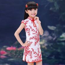 Muatkan imej ke dalam penonton Galeri, Cap Sleeve Key Hole Neck Kid&#39;s Cheongsam Floral Chinese Dress
