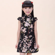 Muatkan imej ke dalam penonton Galeri, Knee Length Cap Sleeve Floral Girl&#39;s Cheongsam Chinese Dress
