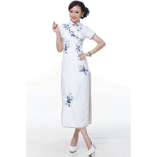 Muatkan imej ke dalam penonton Galeri, Flower Embroidery Cap Sleeve Full Length Cheongsam Chinese Dress
