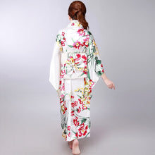 Muatkan imej ke dalam penonton Galeri, Women&#39;s Floral Traditional Japanese Kimono
