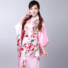 Muatkan imej ke dalam penonton Galeri, Women&#39;s Floral Traditional Japanese Kimono
