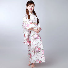 Muatkan imej ke dalam penonton Galeri, Women&#39;s Floral Traditional Japanese Kimono
