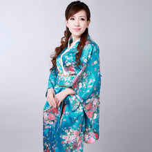 Muatkan imej ke dalam penonton Galeri, Women&#39;s Floral Traditional Japanese Kimono
