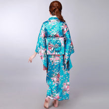 Muatkan imej ke dalam penonton Galeri, Women&#39;s Floral Traditional Japanese Kimono
