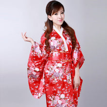 Muatkan imej ke dalam penonton Galeri, Women&#39;s Floral Traditional Japanese Kimono
