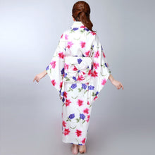 Muatkan imej ke dalam penonton Galeri, Floral Women&#39;s Traditional Japanese Kimono
