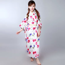 Muatkan imej ke dalam penonton Galeri, Floral Women&#39;s Traditional Japanese Kimono
