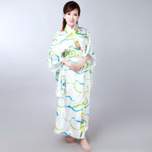 Muatkan imej ke dalam penonton Galeri, Butterfly Pattern Women&#39;s Traditional Japanese Kimono
