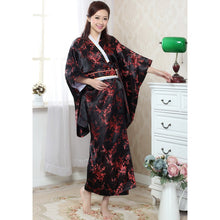 Muatkan imej ke dalam penonton Galeri, Floral Brocade Women&#39;s Traditional Japanese Kimono
