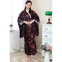 Muatkan imej ke dalam penonton Galeri, Floral Brocade Women&#39;s Traditional Japanese Kimono
