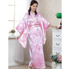 Muatkan imej ke dalam penonton Galeri, Floral Brocade Women&#39;s Traditional Japanese Kimono
