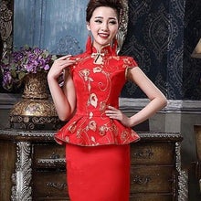 Muatkan imej ke dalam penonton Galeri, Ruffled Floral Appliques Brocade Chinese Wedding Suit
