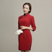 Muatkan imej ke dalam penonton Galeri, Half Sleeve Thick Signature Cotton Retro Cheongsam Chinese Dress
