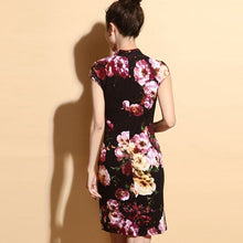 Muatkan imej ke dalam penonton Galeri, Cap Sleeve Floral Stretch Cotton Knee Length Cheongsam Chinese Dress
