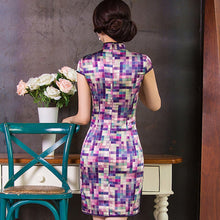 Muatkan imej ke dalam penonton Galeri, Mosaic Pattern Real Silk Knee Length Cheongsam Chinese Dress
