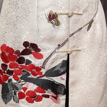 Muatkan imej ke dalam penonton Galeri, Floral Embroidery V Neck Brocade Chinese Jacket Mother&#39;s Coat
