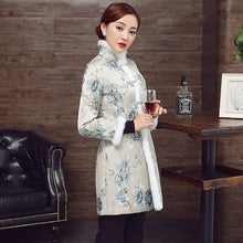 Load image into Gallery viewer, Chinese Style Long Floral Wadded Coat with Fur Edge
