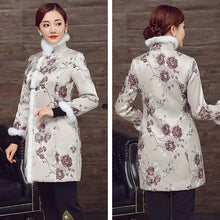 Muatkan imej ke dalam penonton Galeri, Chinese Style Long Floral Wadded Coat with Fur Edge
