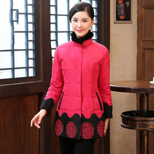 Muatkan imej ke dalam penonton Galeri, Fur Collar Floral Embroidery Chinese Style Wadded Coat
