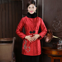 Muatkan imej ke dalam penonton Galeri, Fur Collar Floral Embroidery Chinese Style Wadded Coat
