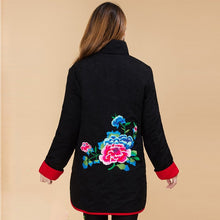 Muatkan imej ke dalam penonton Galeri, Floral Embroidery Traditional Chinese Wadded Coat
