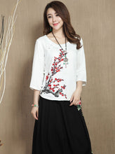 Muatkan imej ke dalam penonton Galeri, Wintersweet Embroidery 3/4 Sleeve Signature Cotton Chinese Style Blouse
