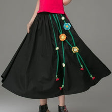 Muatkan imej ke dalam penonton Galeri, Chinese Style Floral Appliques Midaxi Skirt
