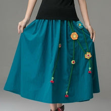 Muatkan imej ke dalam penonton Galeri, Chinese Style Floral Appliques Midaxi Skirt
