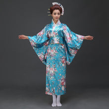 Muatkan imej ke dalam penonton Galeri, Floral Silk Blend Traditional Japanese Kimono
