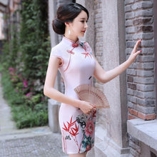 Muatkan imej ke dalam penonton Galeri, Classic Floral Silk Cheongsam Mini Chinese Dress Evening Gown
