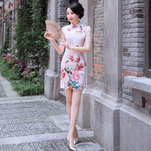 Muatkan imej ke dalam penonton Galeri, Classic Floral Silk Cheongsam Mini Chinese Dress Evening Gown
