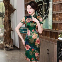 Muatkan imej ke dalam penonton Galeri, Plus Size Floral Silk Cheongsam Knee Length Chinese Dress Day Dress
